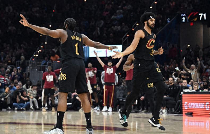 开云体育官网-NBA交易果然最成功，一个超级助攻王，带动全队集体爆发|詹姆斯·哈登|阿伦|骑士|斯特鲁斯|莫布里_新浪体育_新浪新闻